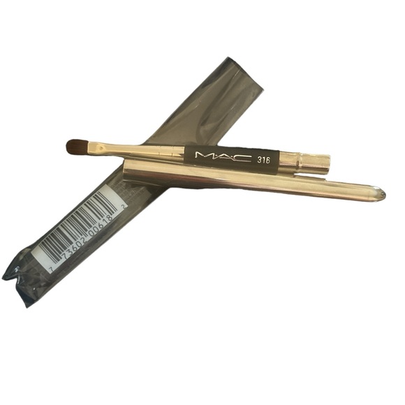 NEW MAC 316 LIP BRUSH WITH REMOVABLE CAP - Picture 3 of 5